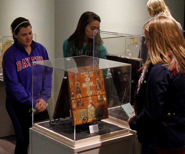students in the gallery looking at an exhibit